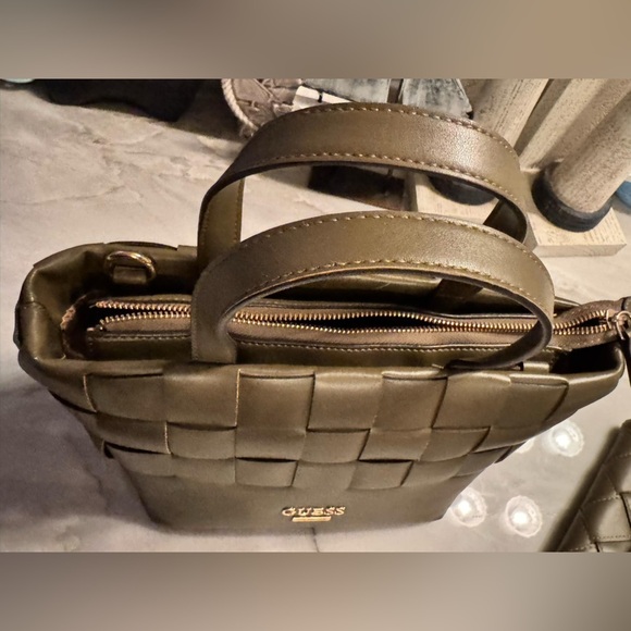 GUESS Woven Tote Bag also have wallet in closet minor wear on corner 11x8in - Picture 2 of 12